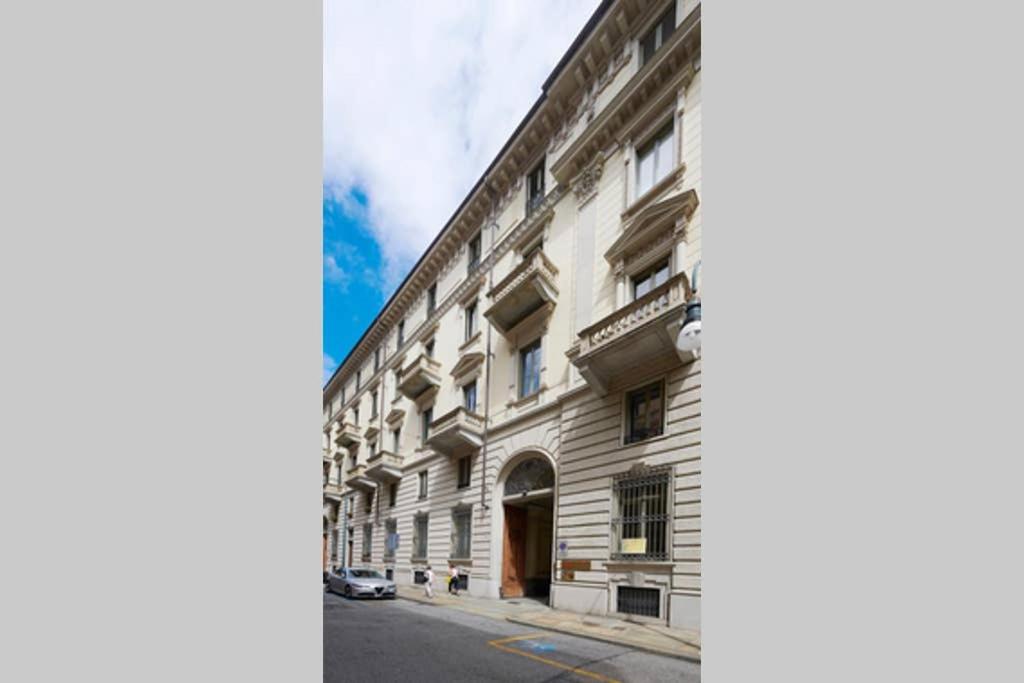 A Tre Passi Da Tutto Apartment Turin Bagian luar foto